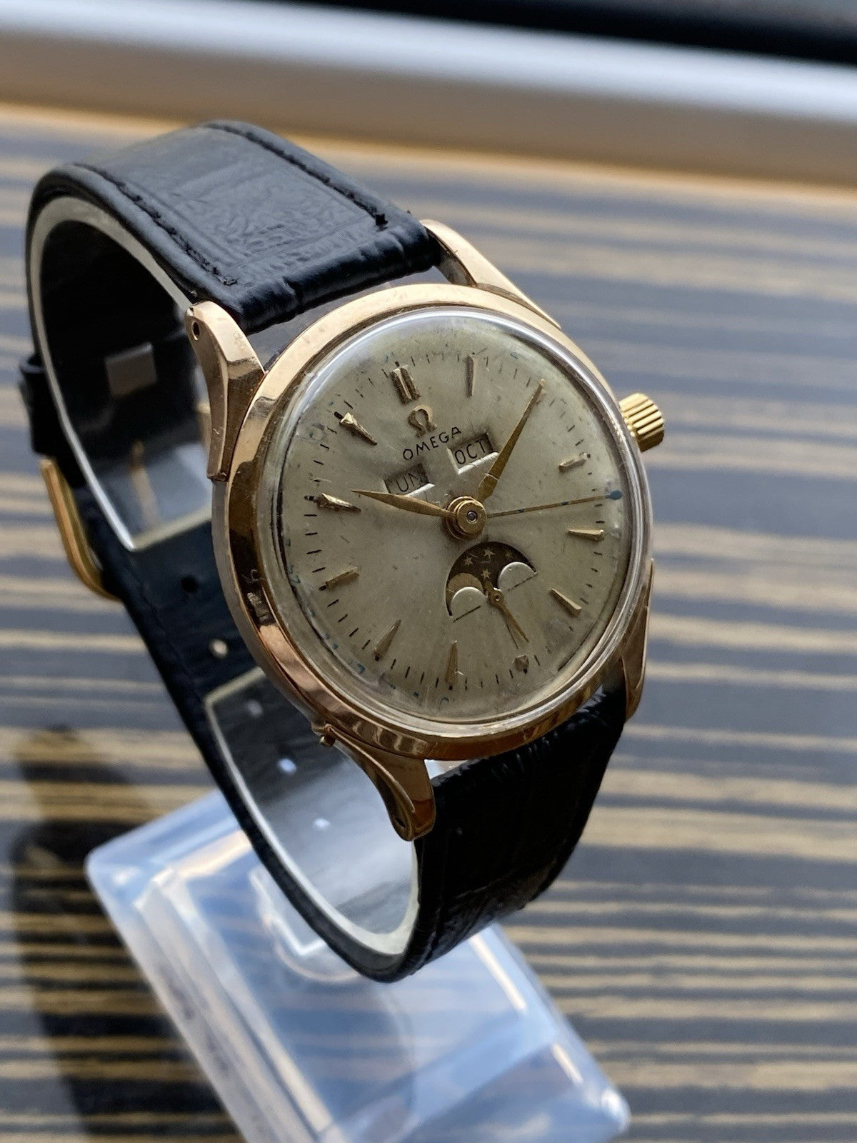 Vintage OMEGA Triple Calendar Moon Phase Cal. 381