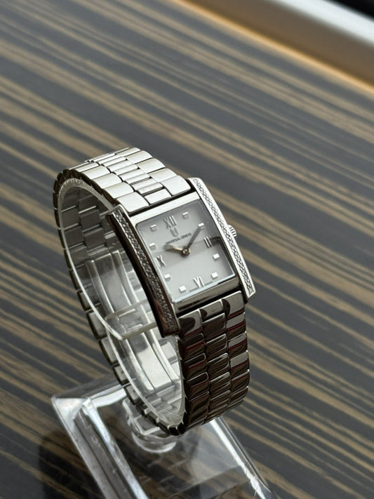 Universal Genève Ladies Quartz Tank watch
