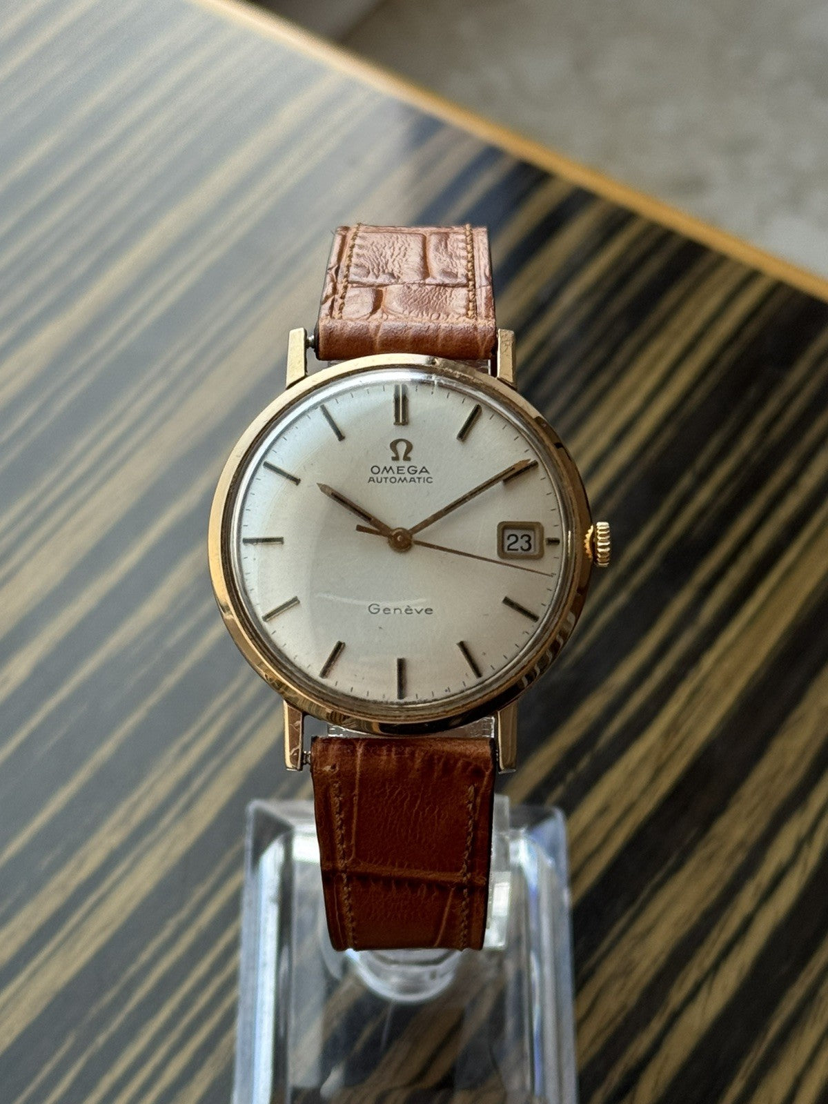 Omega Genève Automatic Date – 18K Gold