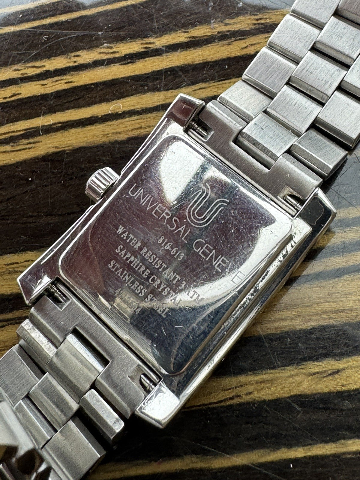 Universal Genève Ladies Quartz Tank watch