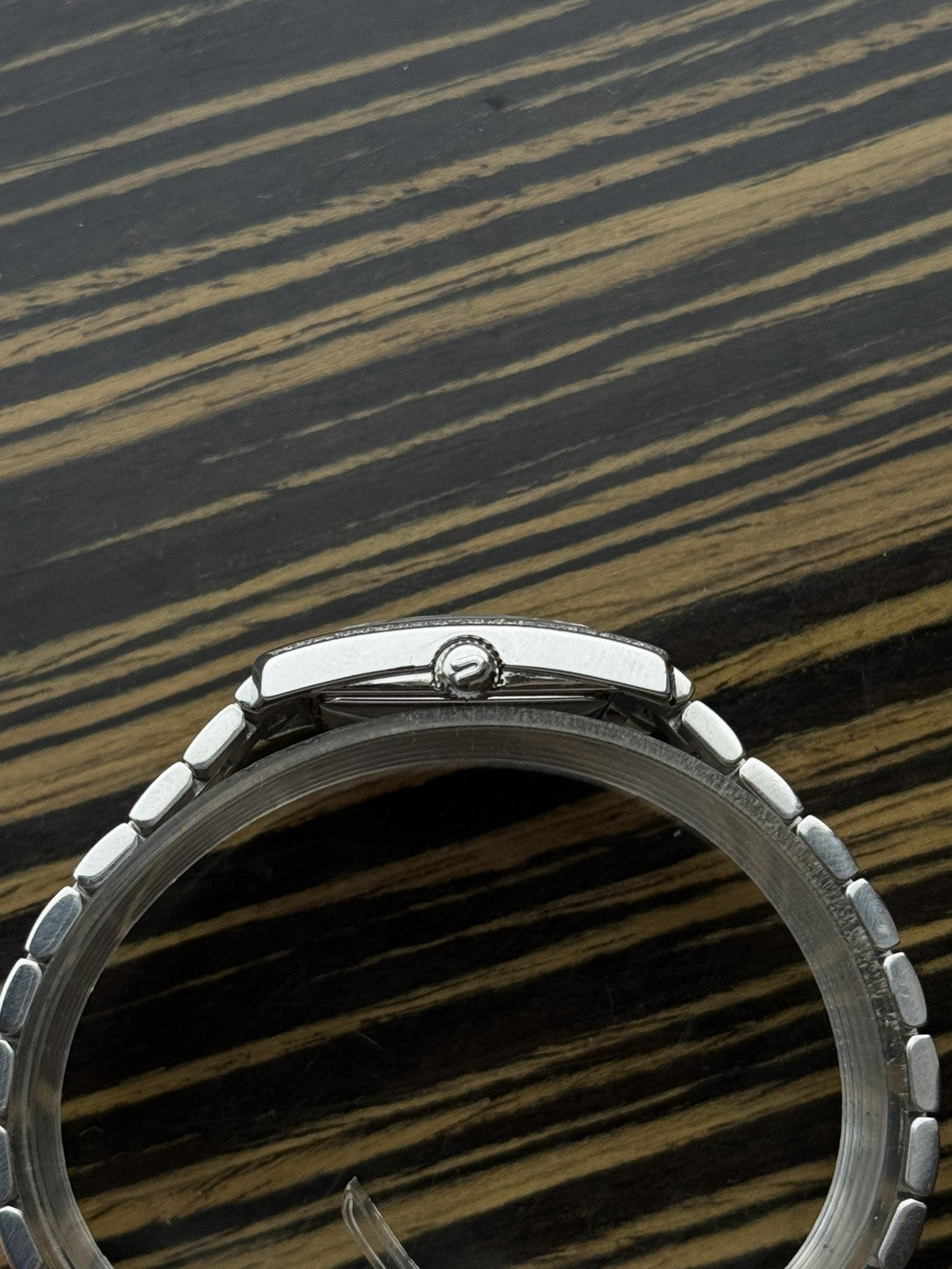 Universal Genève Ladies Quartz Tank watch