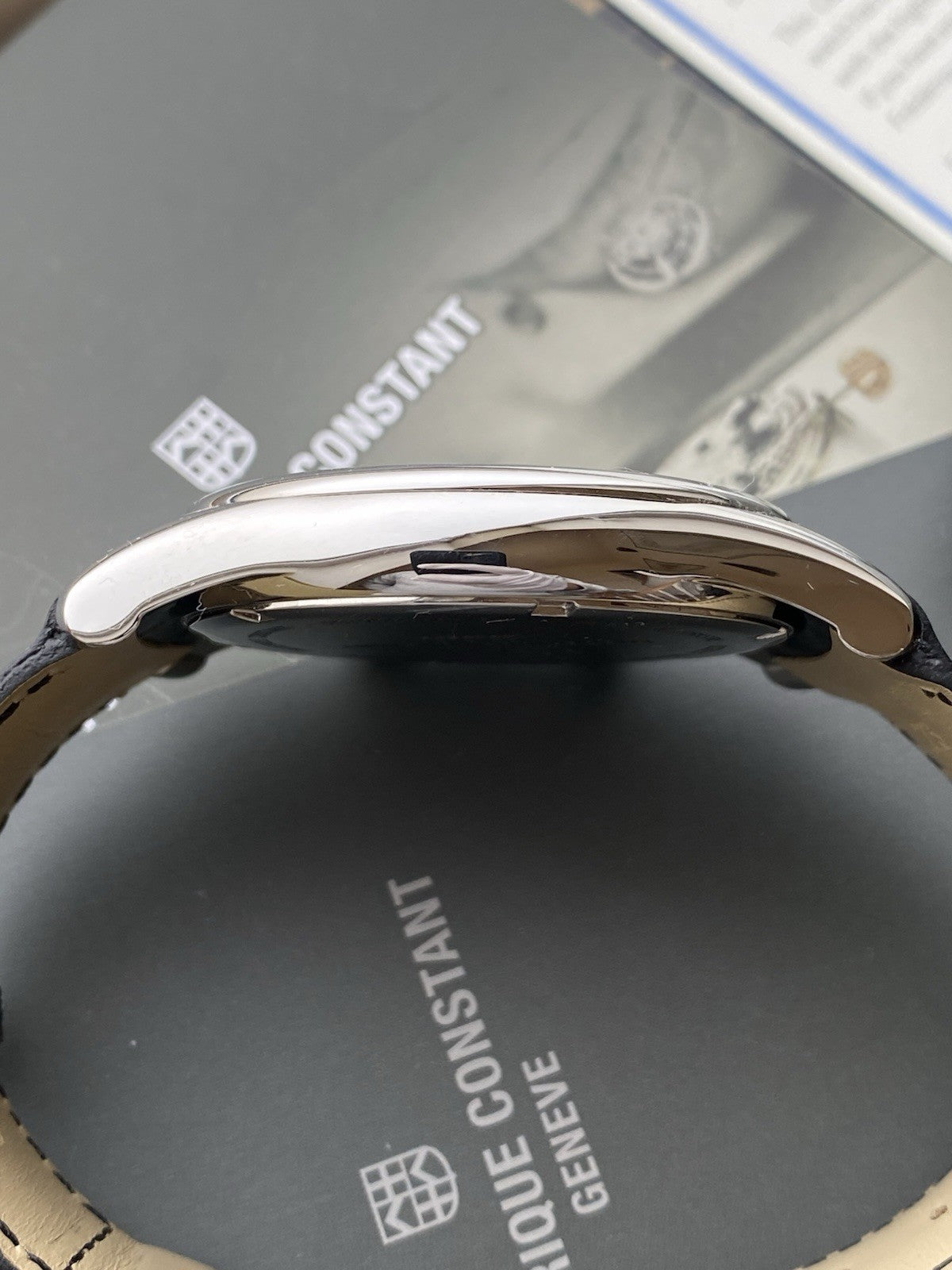 Frederique Constant Worldtimer GMT Quartz – NOS – Full Set