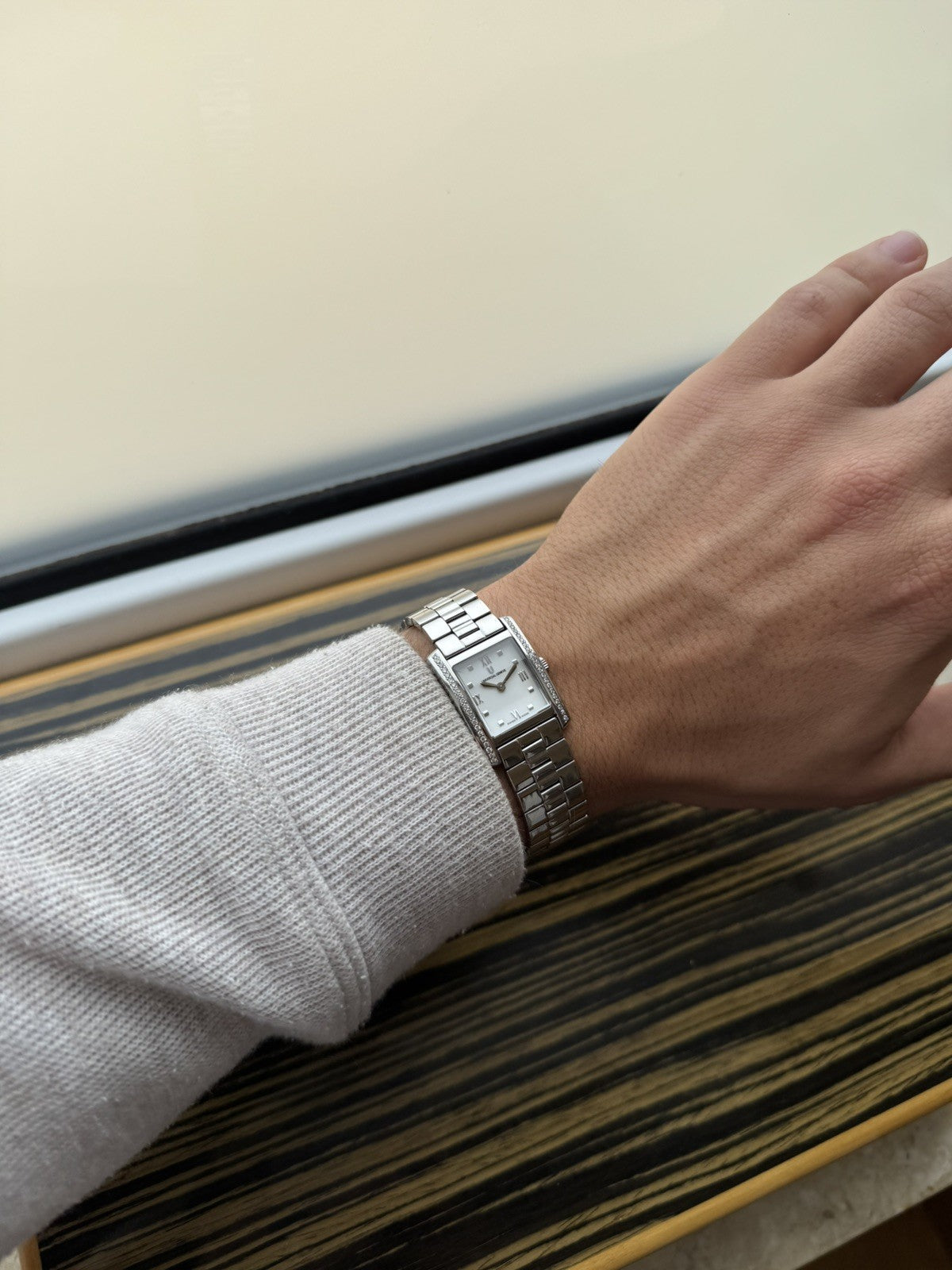 Universal Genève Ladies Quartz Tank watch