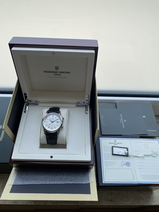 Frederique Constant Worldtimer GMT Quartz – NOS – Full Set