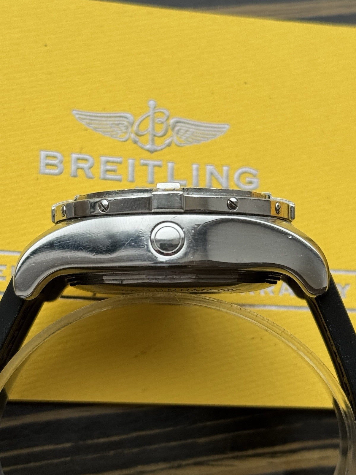 Breitling Avenger Wolf Quartz Chronograph Full Set