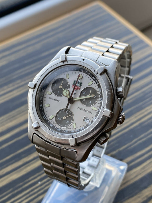 TAG Heuer 2000 Professional Chronograph –  Swiss vintage Diver Watch