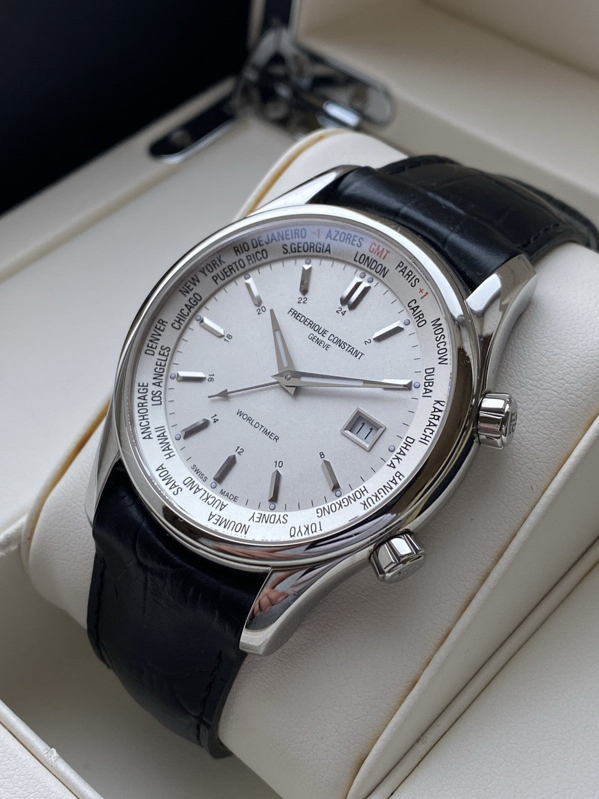 Frederique Constant Worldtimer GMT Quartz – NOS – Full Set