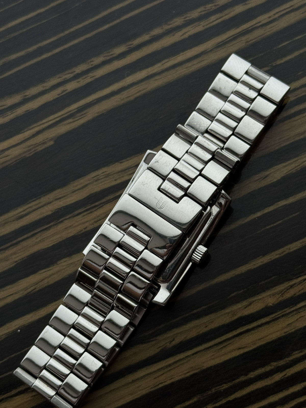 Universal Genève Ladies Quartz Tank watch