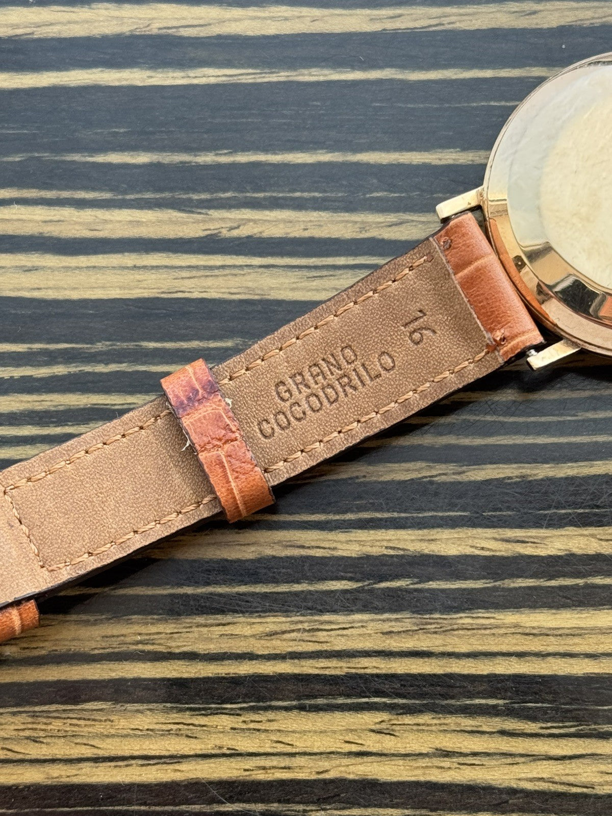 Omega Genève Automatic Date – 18K Gold