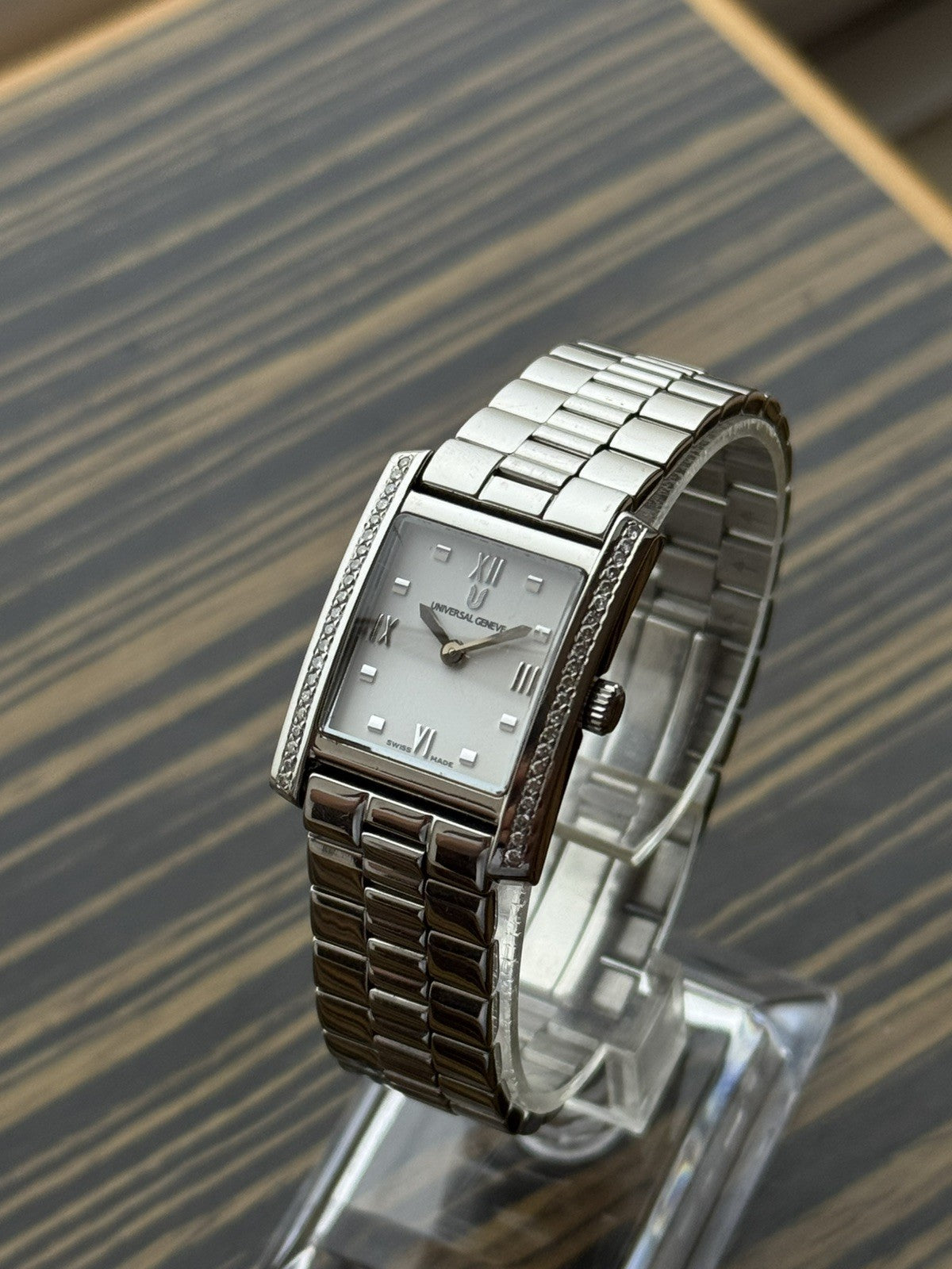 Universal Genève Ladies Quartz Tank watch