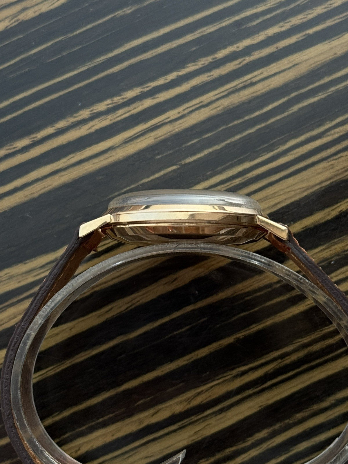Omega Genève Automatic Date – 18K Gold