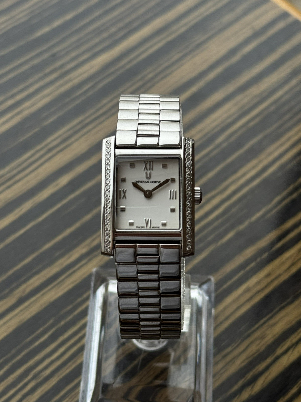 Universal Genève Ladies Quartz Tank watch
