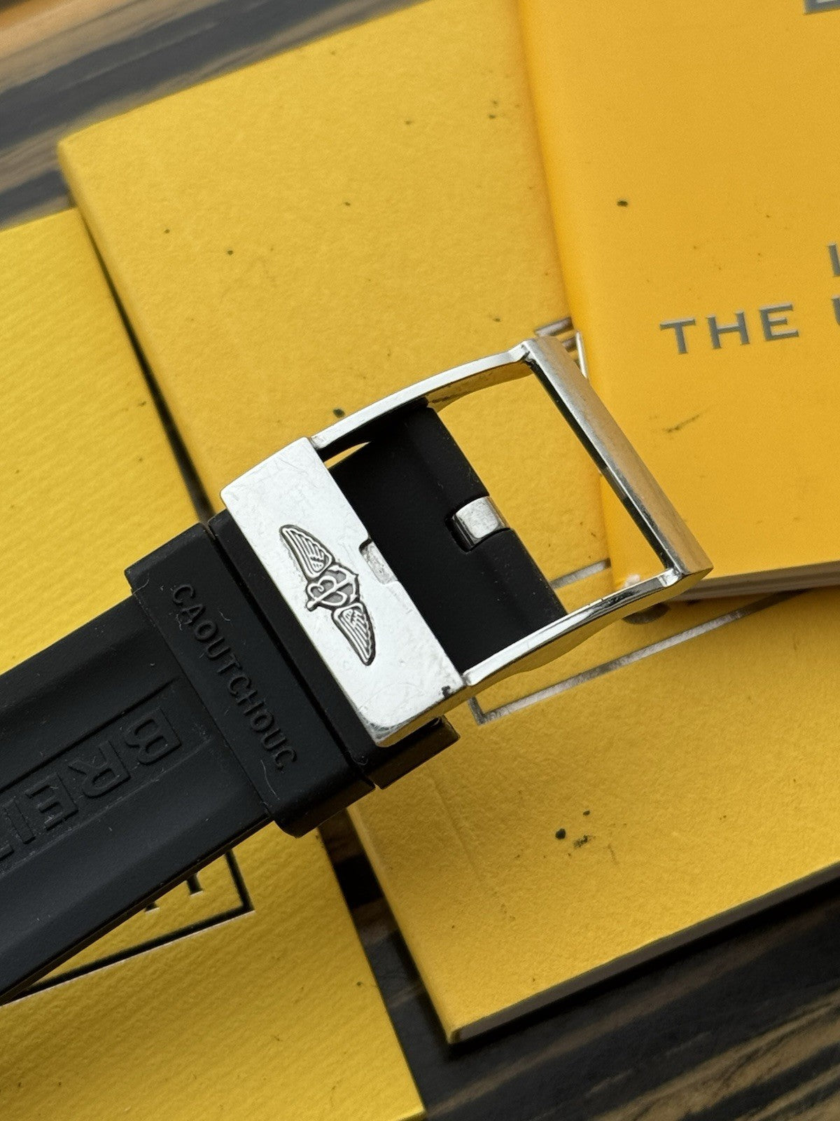 Breitling Avenger Wolf Quartz Chronograph Full Set