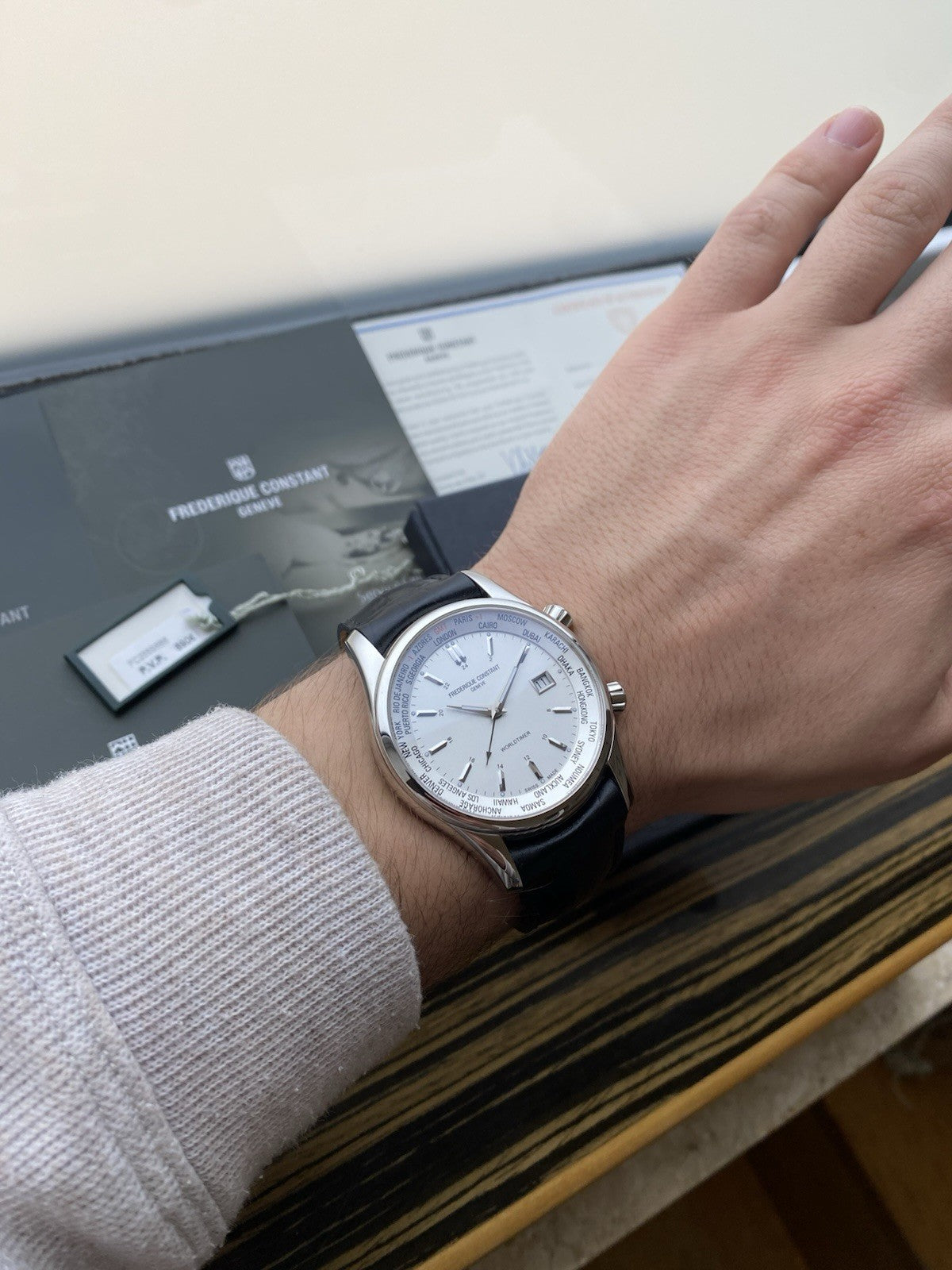 Frederique Constant Worldtimer GMT Quartz – NOS – Full Set