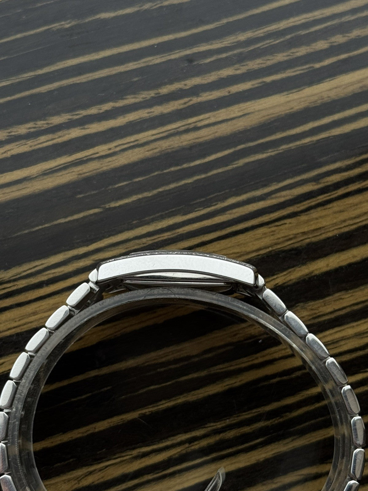 Universal Genève Ladies Quartz Tank watch
