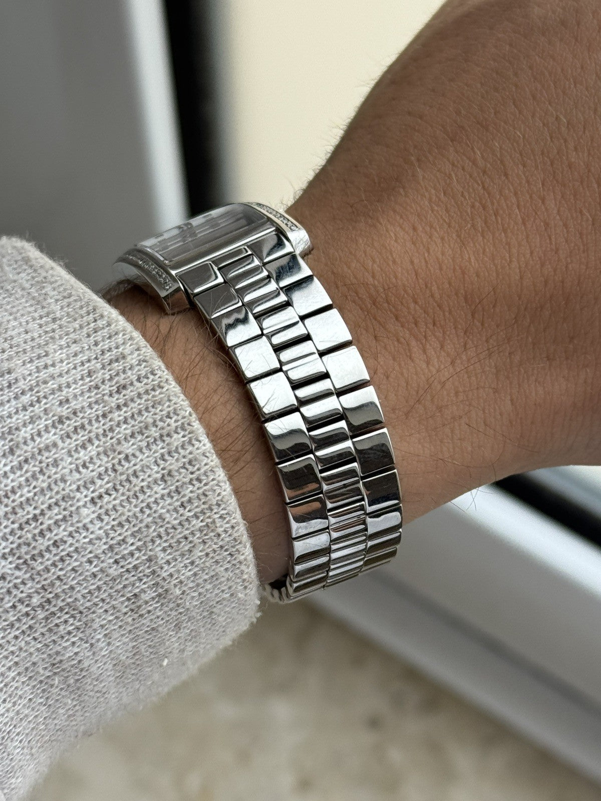 Universal Genève Ladies Quartz Tank watch