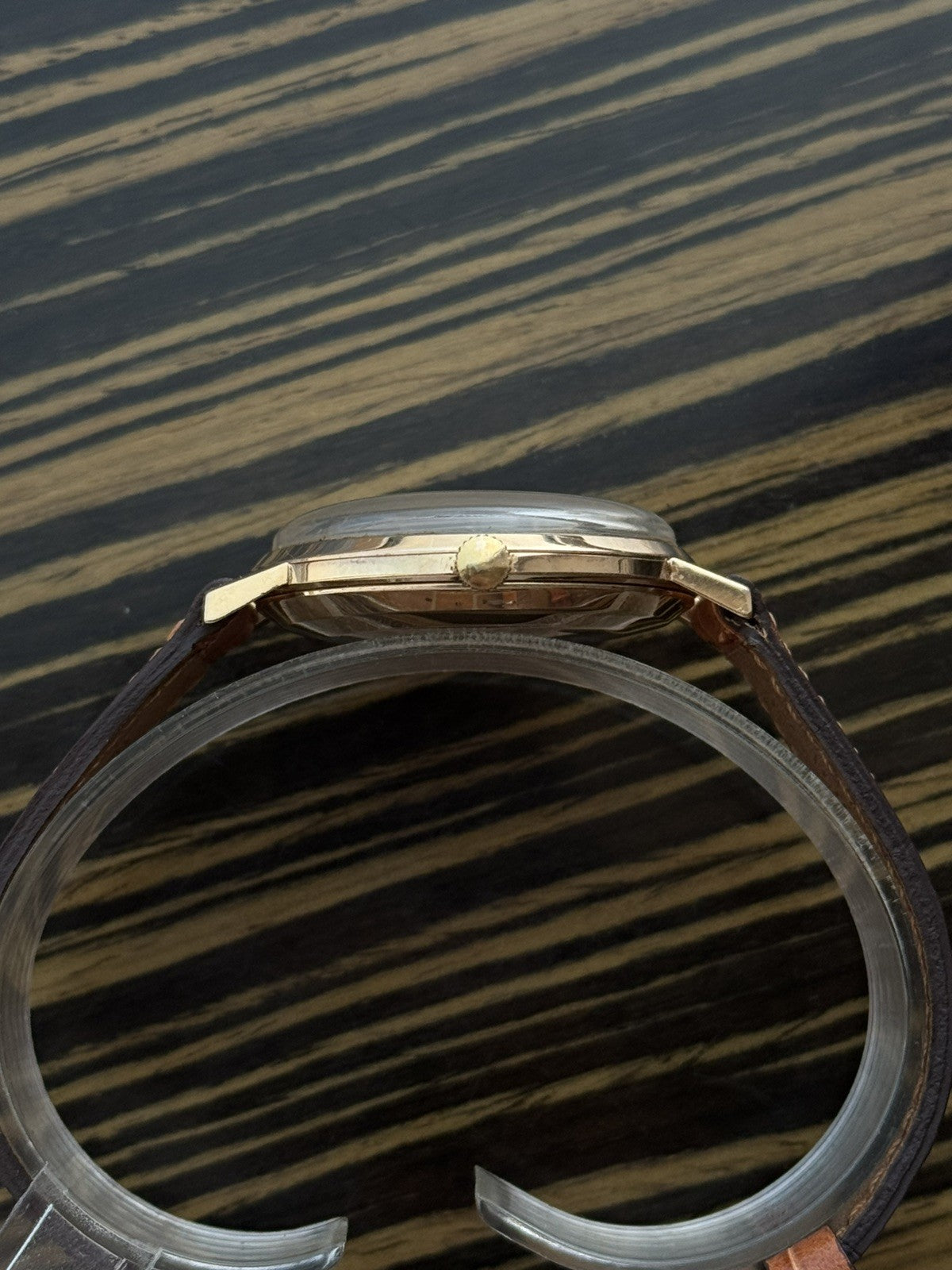 Omega Genève Automatic Date – 18K Gold